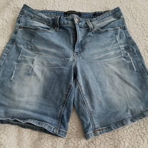 Max Jeans Women's Denim Shorts.  Size 10, runs small.